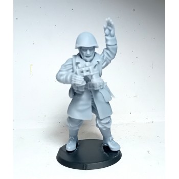 1/32 Greek Officer with Pair of Binoculars WWII